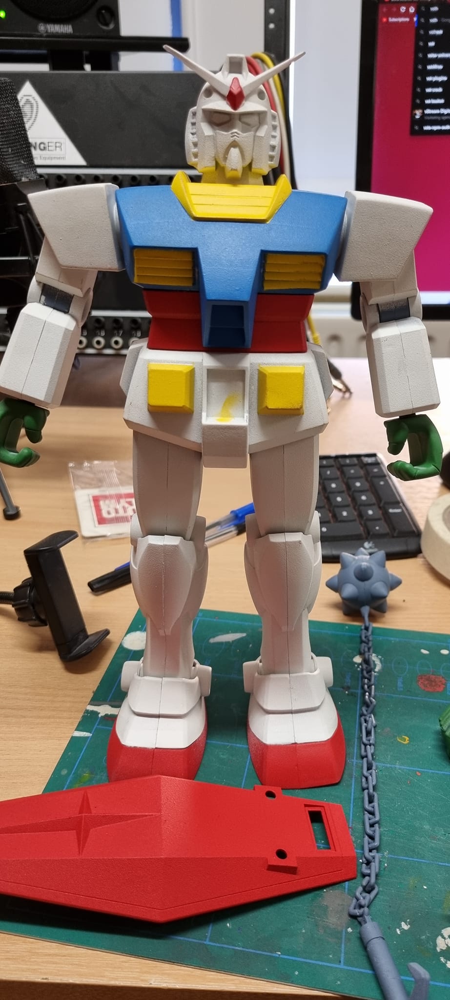 Vintage 1/60 scale Gundam RX-78 model kit