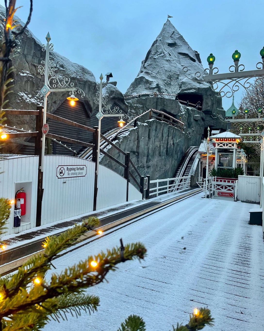 rcdb.com - Here we go again....more snowy coasters. This...