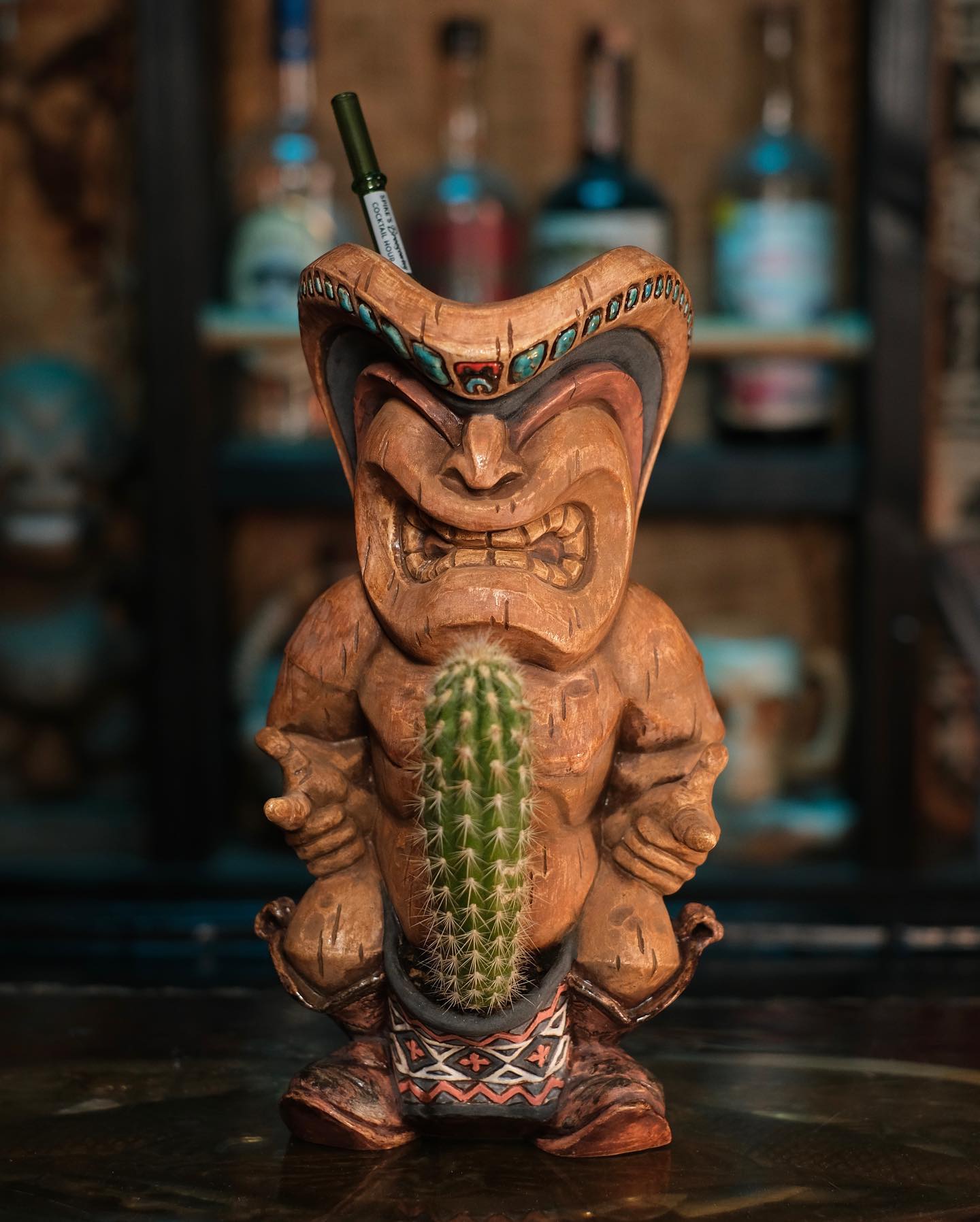 花唐草ぐい呑み・リトルミイマグ・スナフキンマグ・ラタンバスケット・カラフェ In November, Crazy Al set up in my yard to carve his 300th tiki