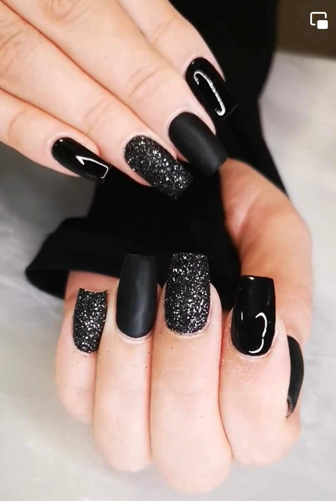 best nail color for formal black dress Sparkle sets gown? fitted prom dress