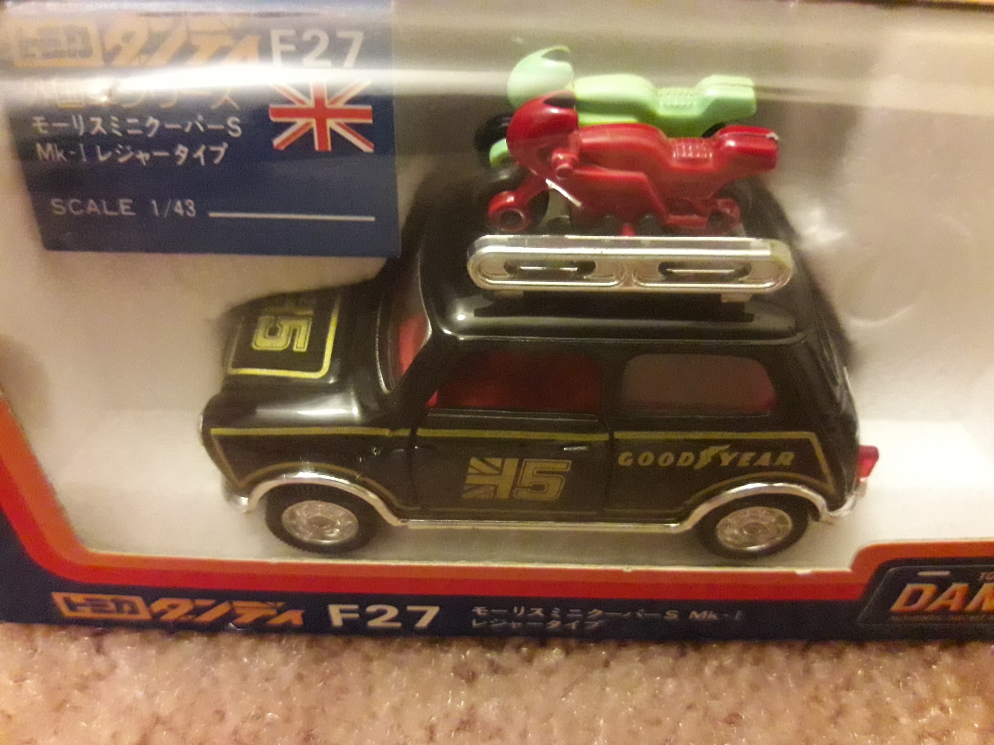 Tomica Dandy F27 Mini Cooper Mk1 With Mini Bikes 1/43
