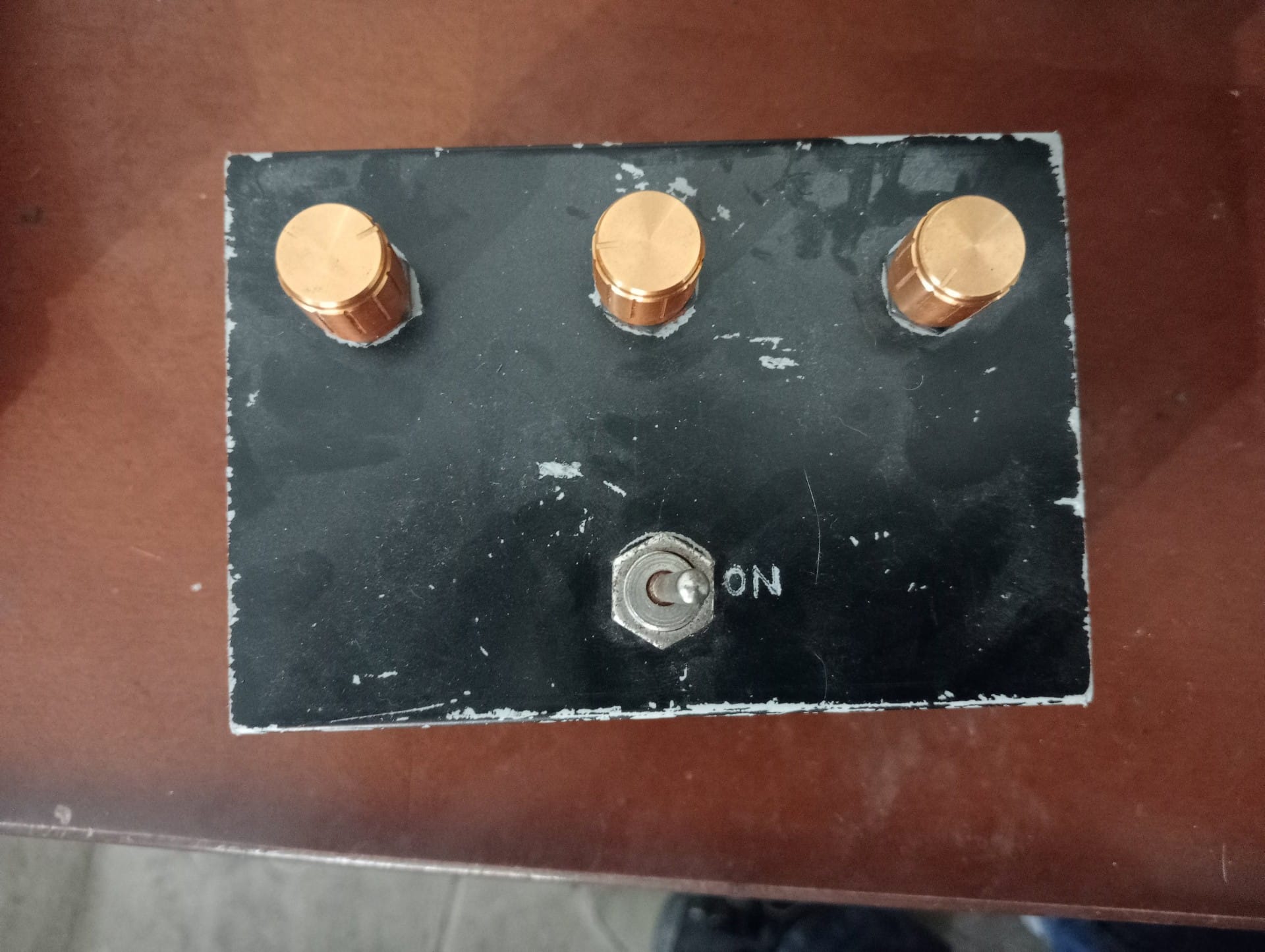 What is the circuit of a Yack YF-1 fuzz box?