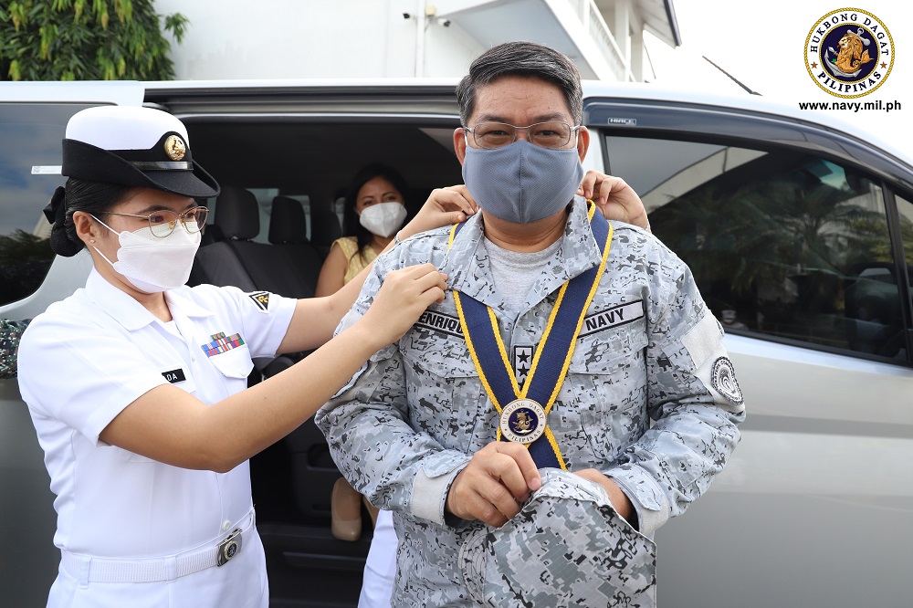 Philippine Navy - AFP Western Command chief pays visit to...