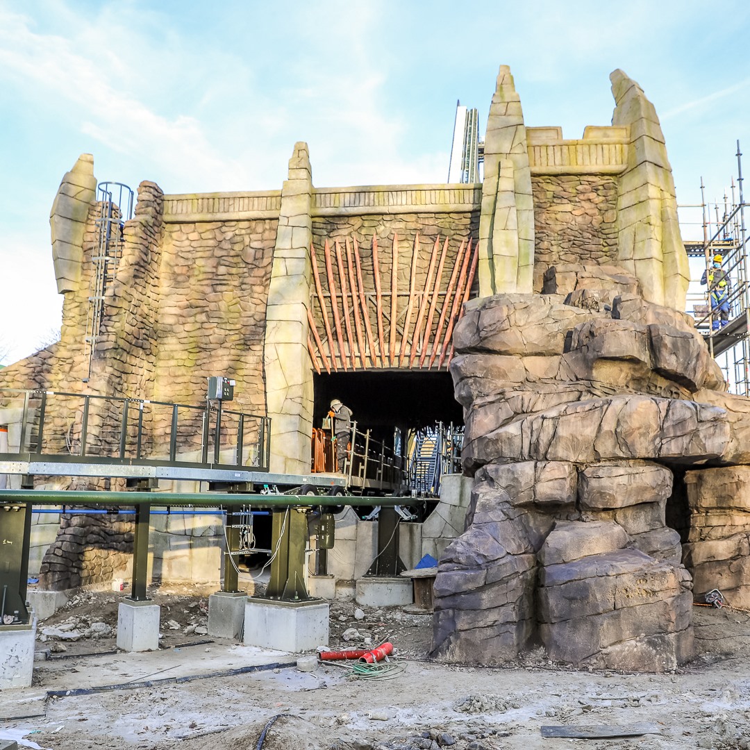 Screamscape - The station is impressive looking too. Very nice