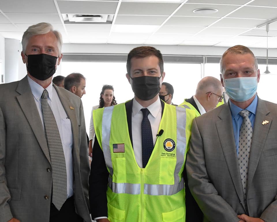 International - ILA’s International Vice President Scott Cowan (right ...