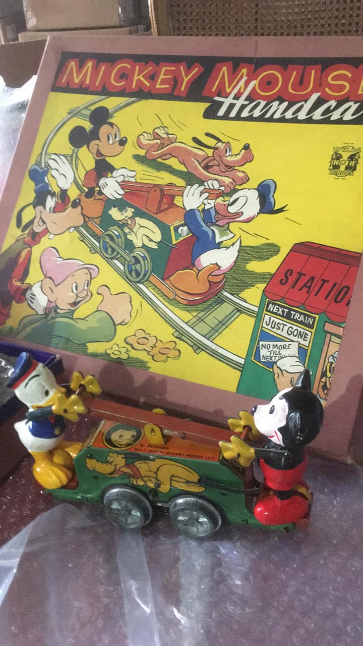 Vintage Disney game set with artwork