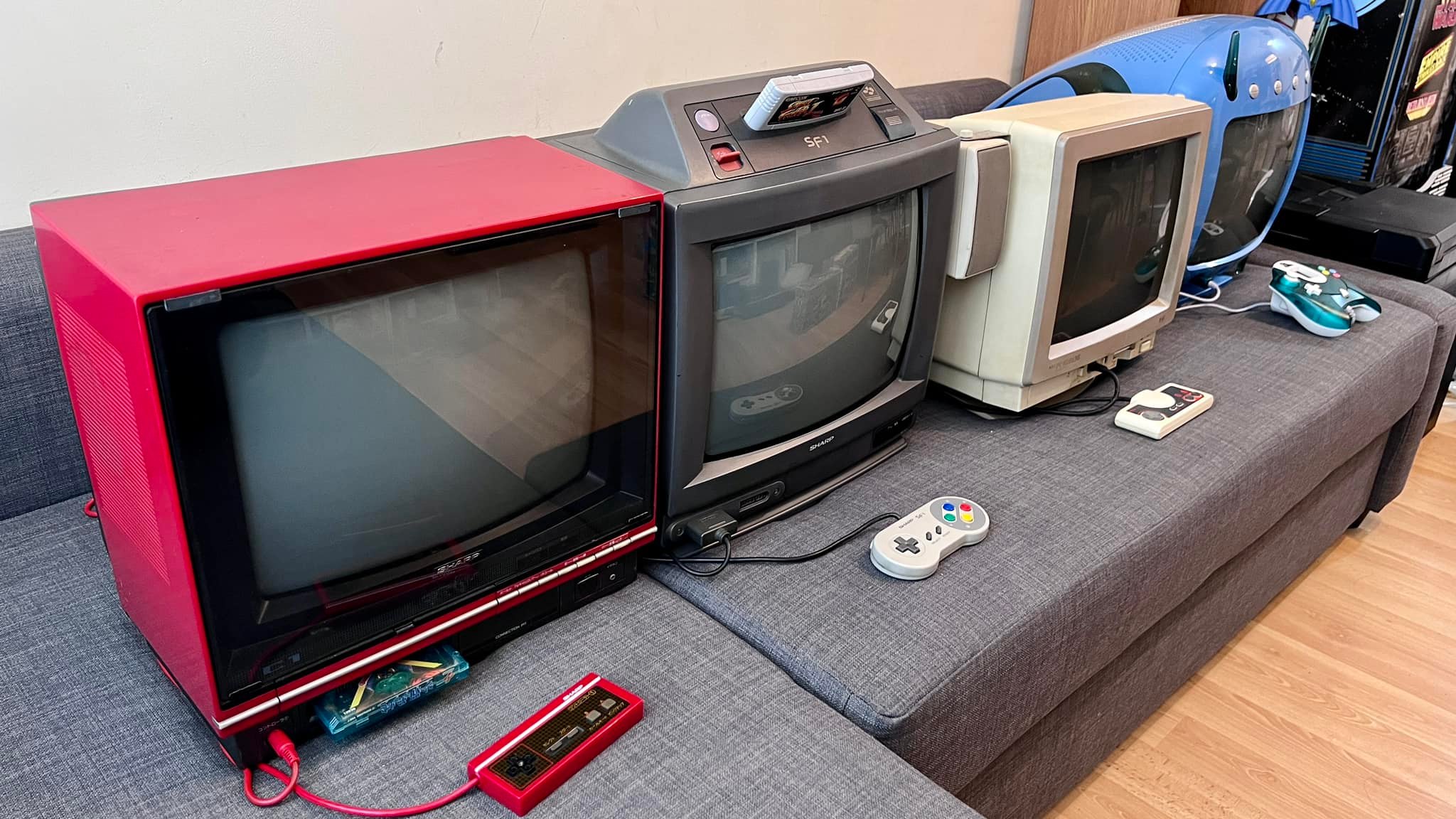Retro gaming with Sharp Nintendo Famicom and other CRTs