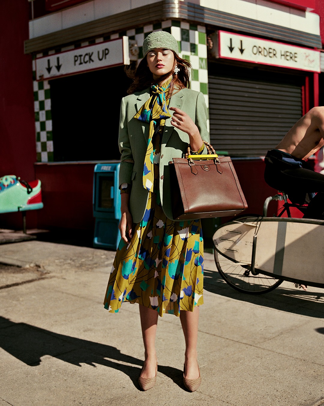 gucci winter dress Captured in Los Angeles and inspired by the first Fall 2015 campaign by Alessandro Michele, Gucci Ouverture imagery celebrates the new collection including a floral-printed with bow worn under Metal snake heads with import_0531 Tea Length Black Mother Size:6 US