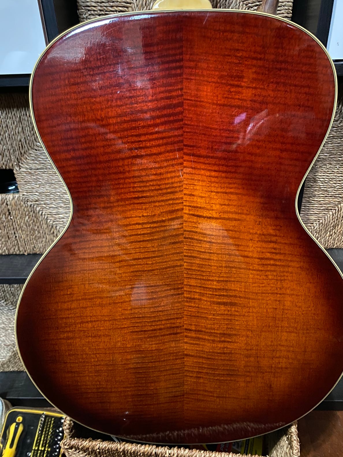 Aria Elecord - Folk Electric FE-70 Sounds great plugged in or