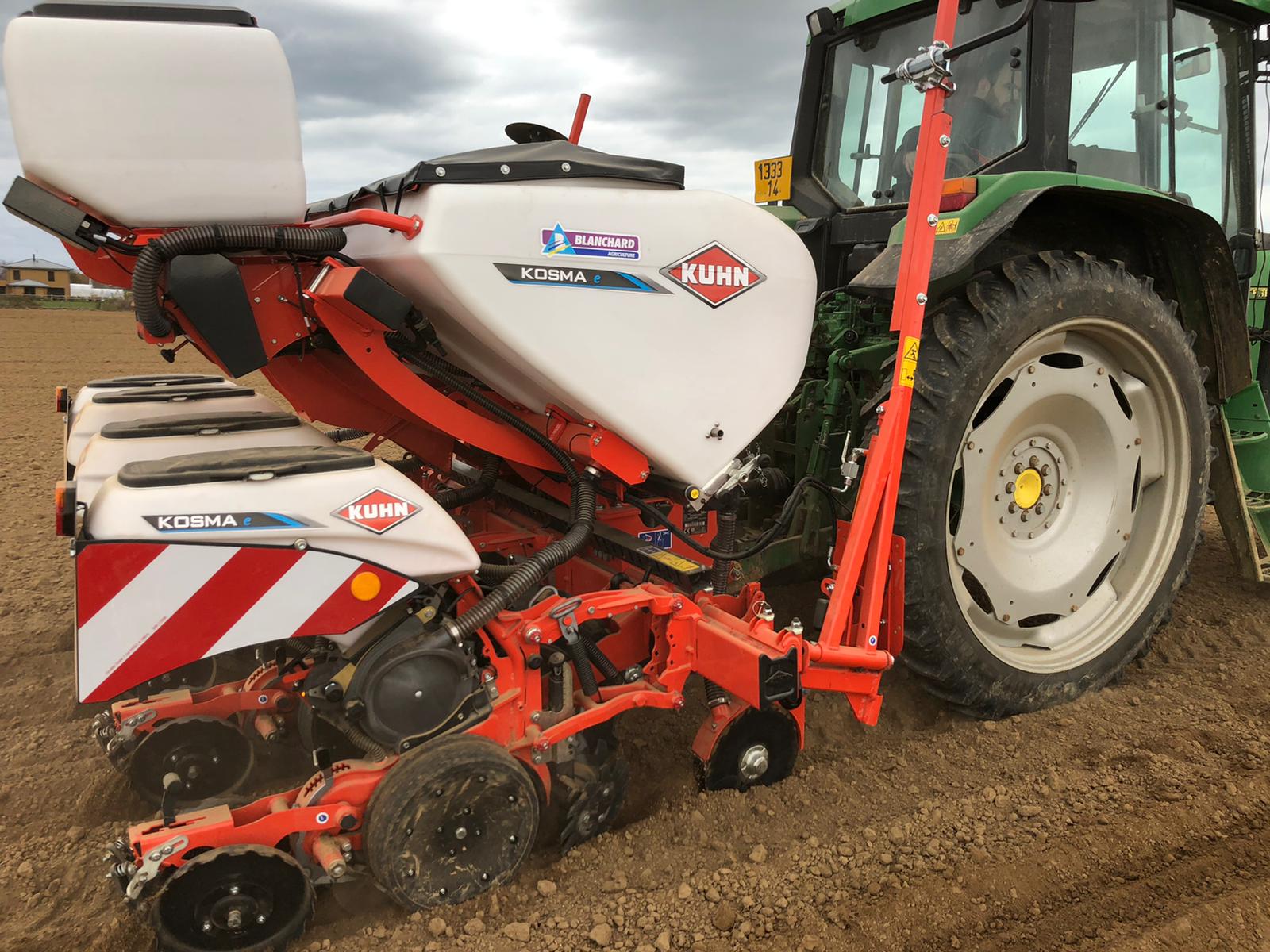 kuhn-france-c-est-bien-un-semoir-kosma-4-rangs