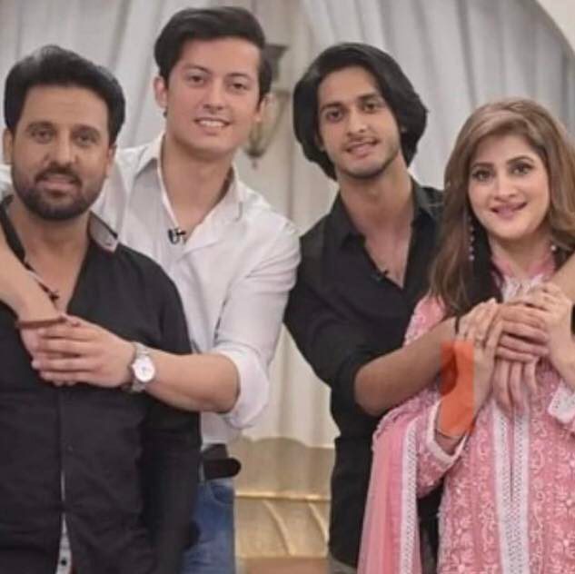 Showbiz - Lovely click of Jan Rambo with his family ️ | Facebook