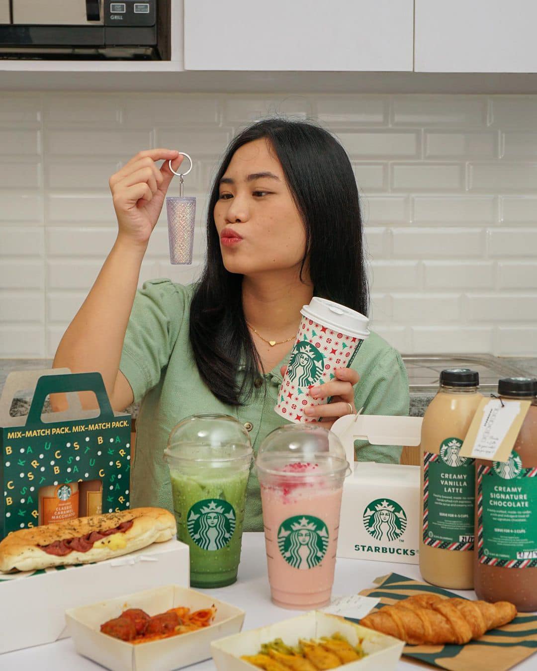 Siapa nih yang belum punya keychain... - Starbucks Indonesia | Facebook