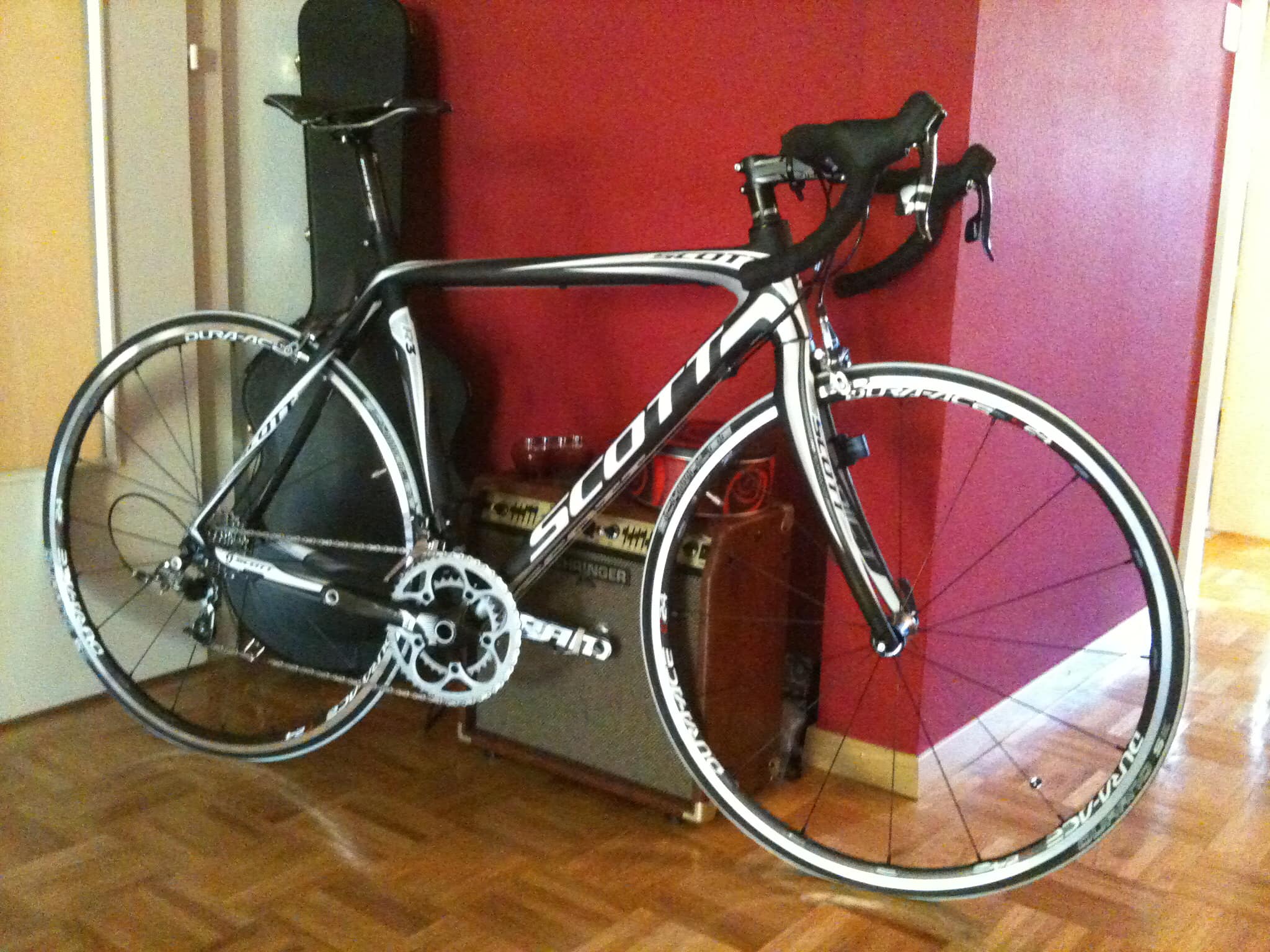 Scott Addict R3, built to be light, still in excellent condition