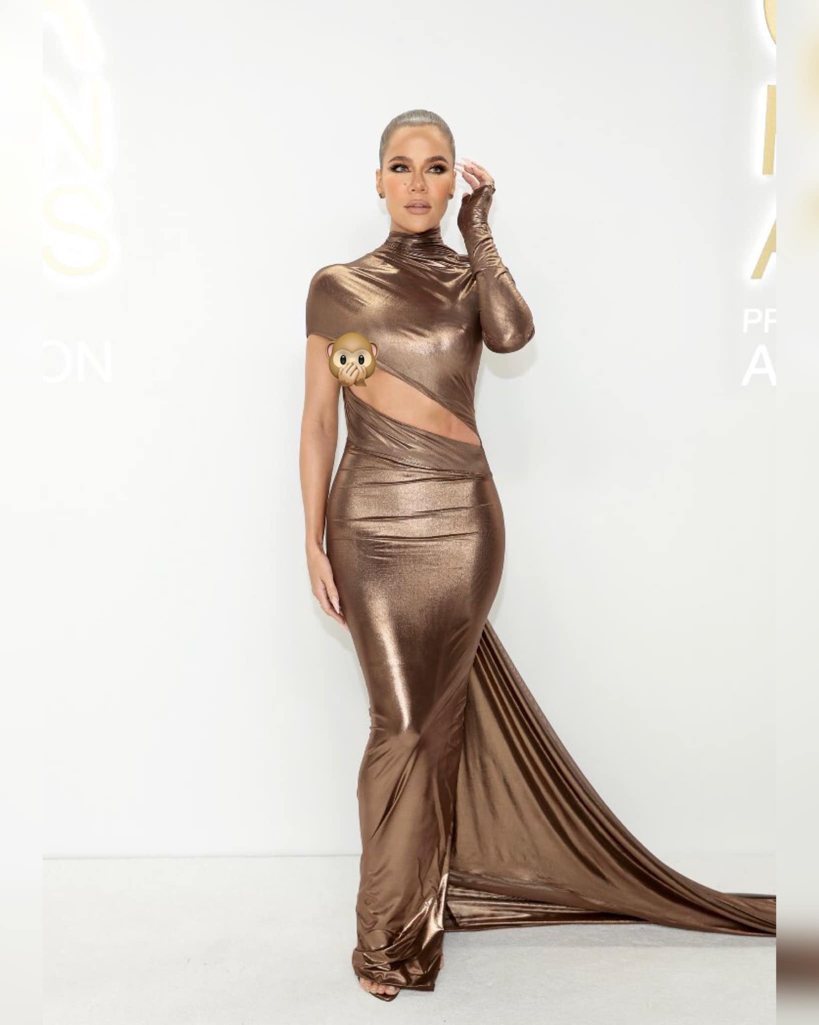 khloe kardashian gold sequin dress Khloé stuns in a form-fitting silver gown – #KhloéKardashian #MovieTalkies #KhloeKardashian Black/Silver