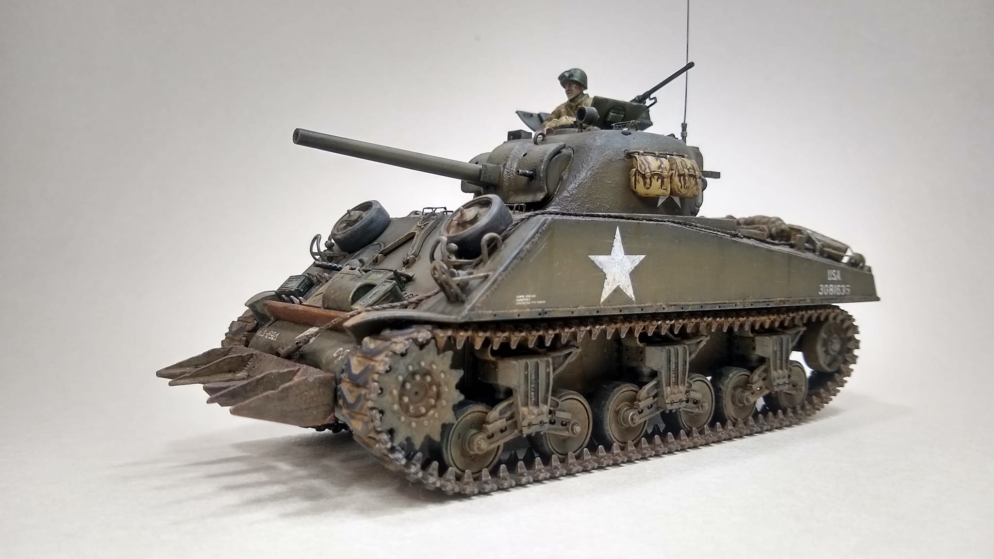その他 68 M4A3E8 Sherman w/Hedge Low Cutter M4A3(75)w Sherman with a Culin hedgerow cutter. I tried to build a