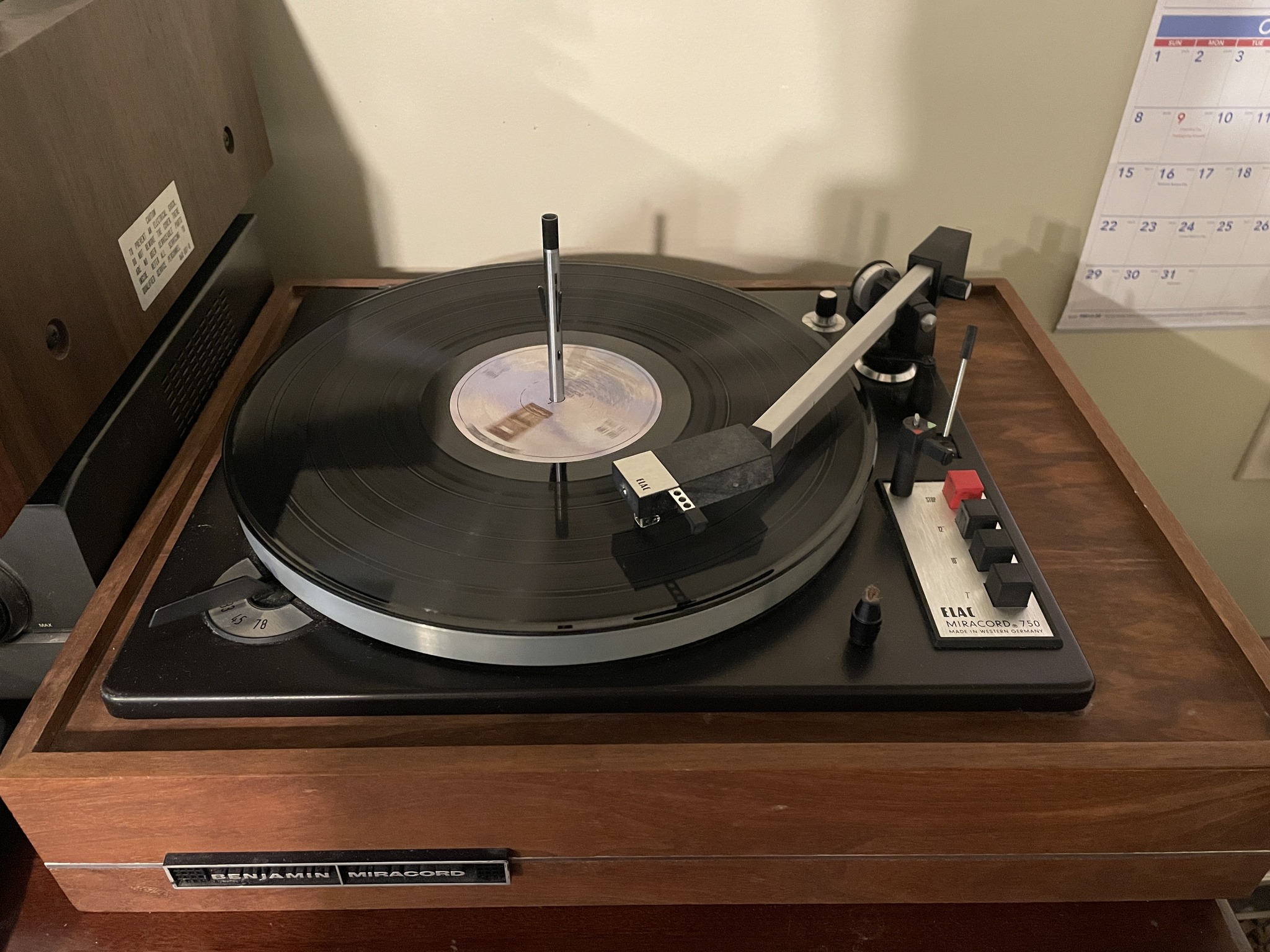 I finally own one! And fine it is. Just quickly racked it in the