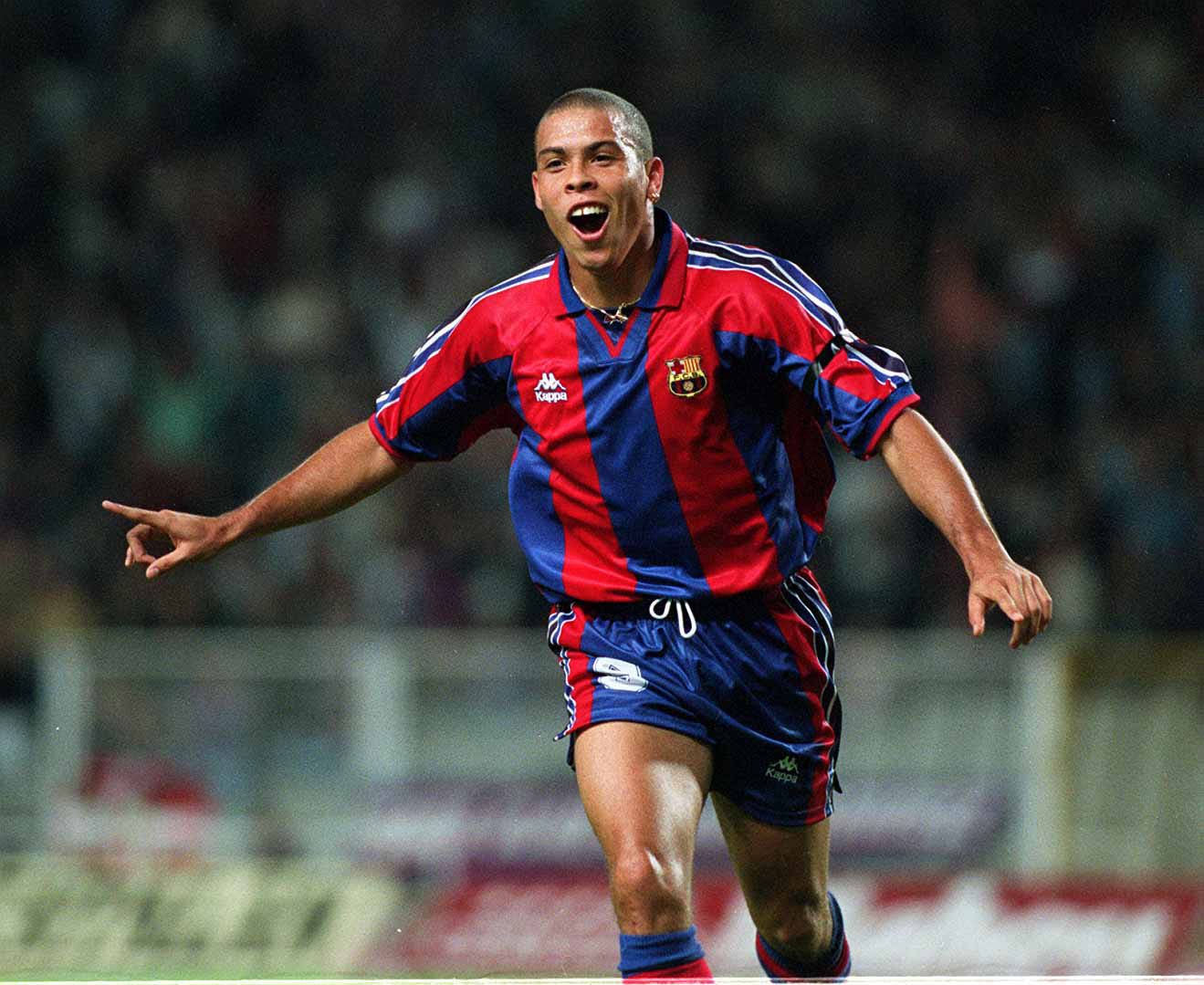 FC Barcelona - 🇧🇷 Ronaldo Nazário. El Fenómeno 💫... | Facebook