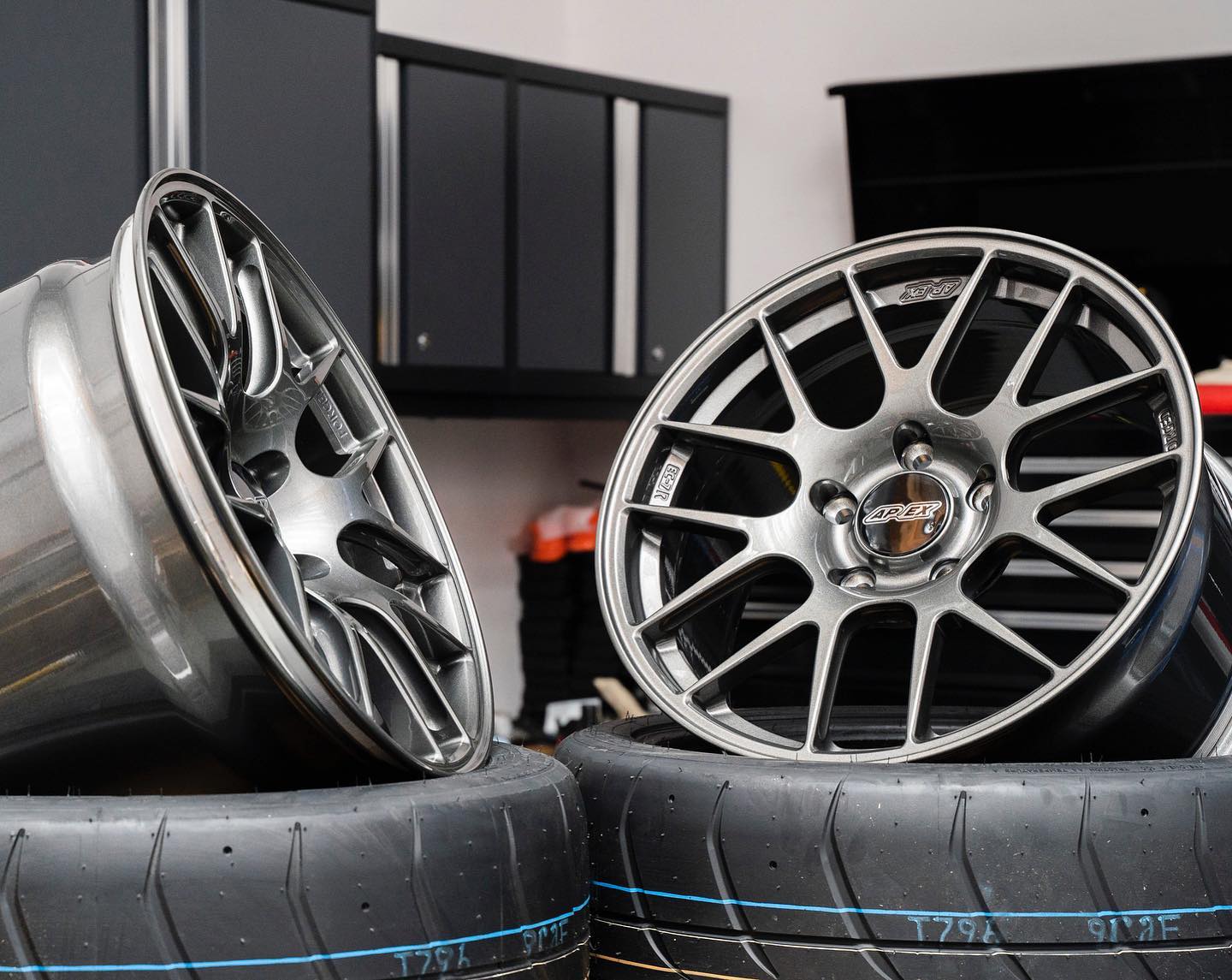 Apex Wheels - Our new EC-7R forged wheels for Porsche... | Facebook