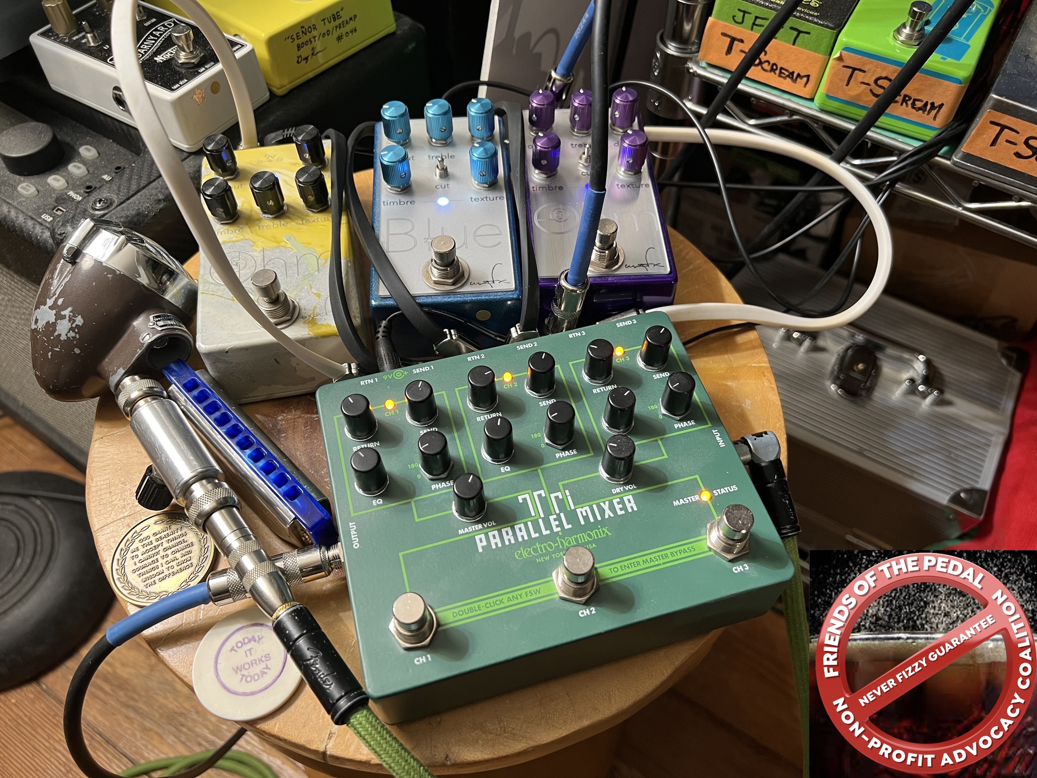 Electro Harmonix tri parallel mixer pedalboard setup