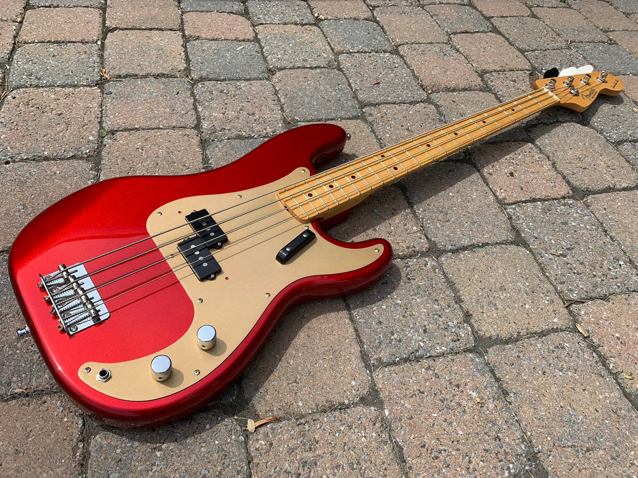 Fender Donald Duck Dunn signature bass