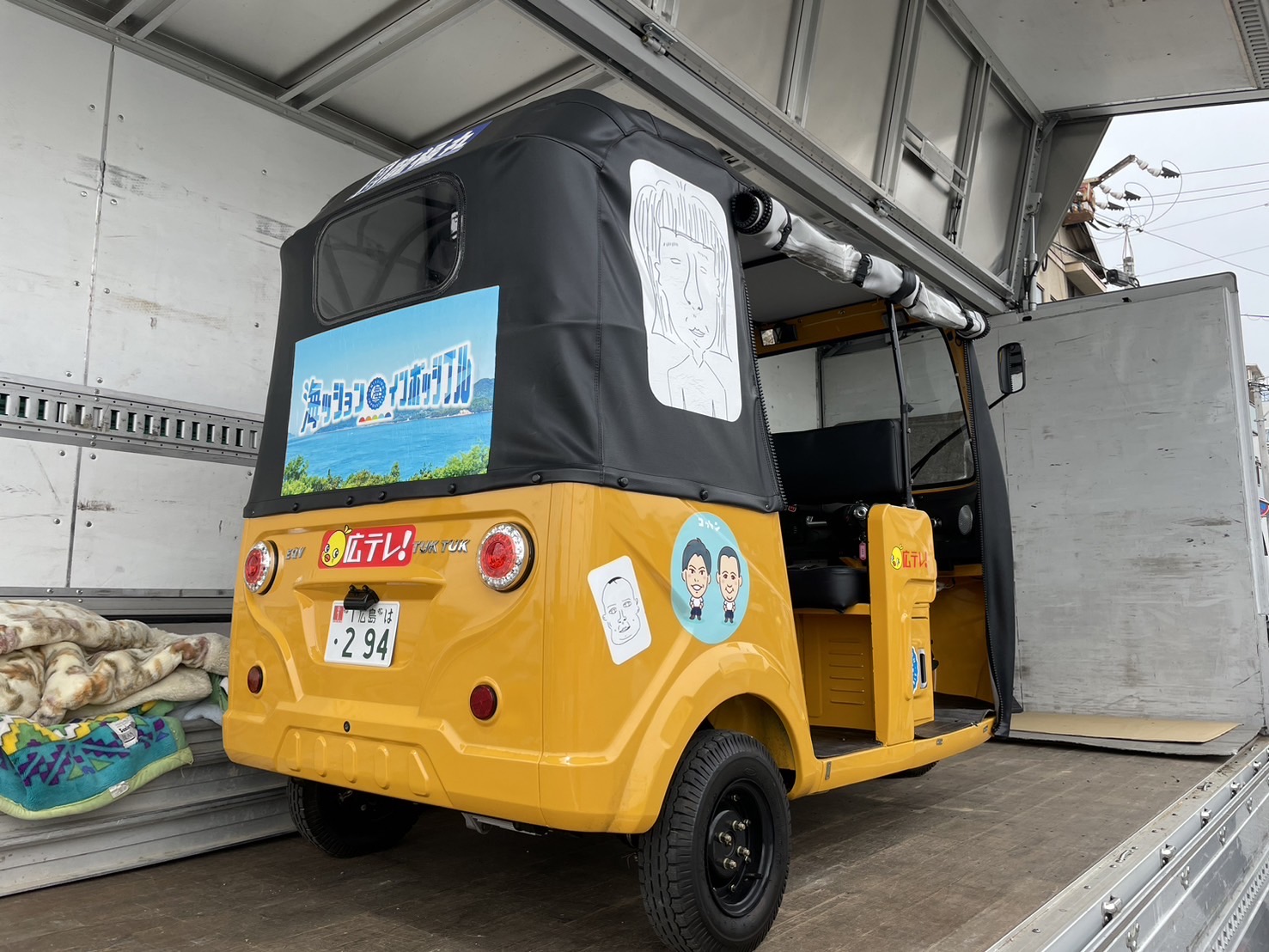 R6 2月18日に新しく導入した小型マイクロバスですが、元はこんな感じで 