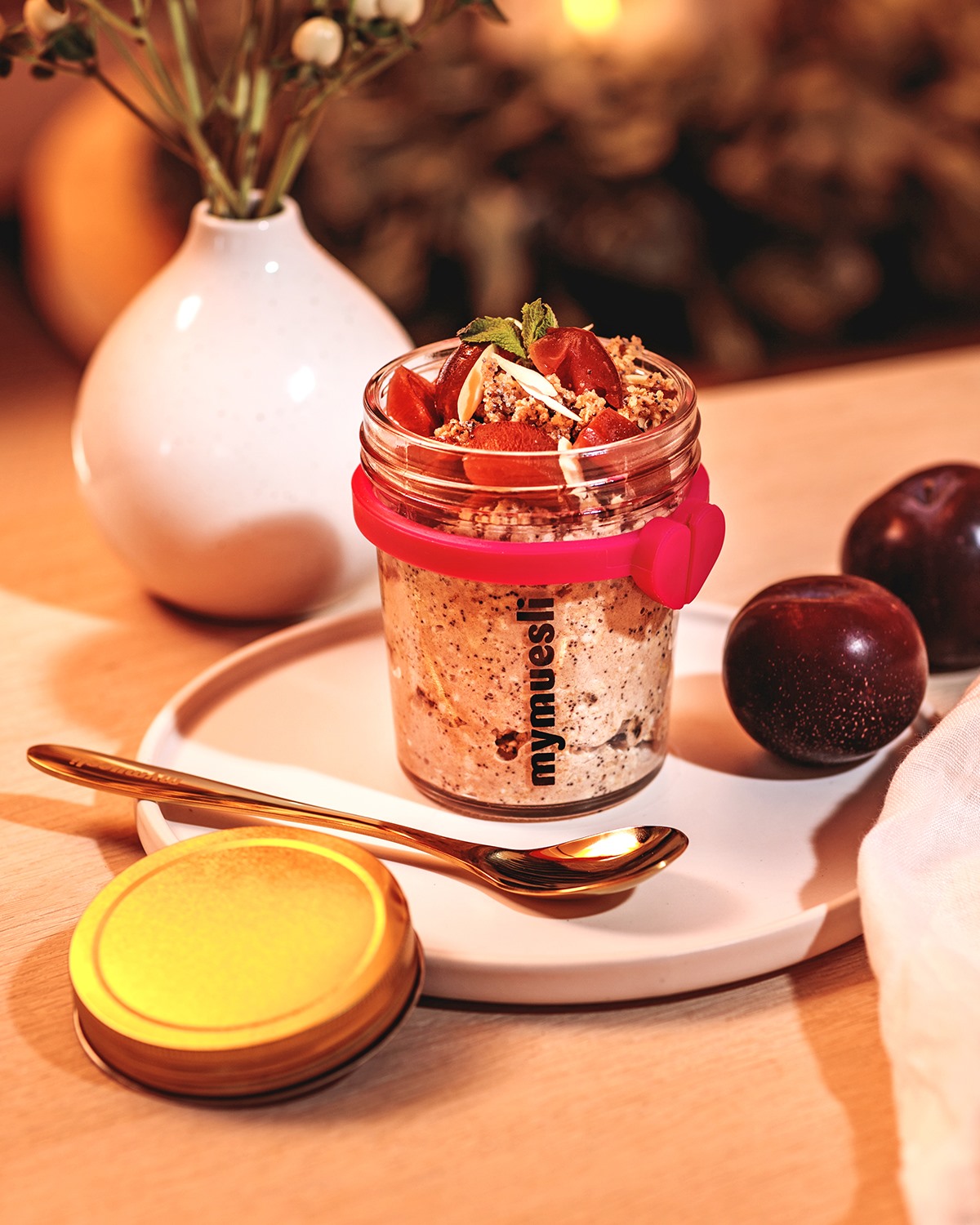 Das perfekte Geschenk für eine Portion Liebe! ❤ In Deinem liebevoll gestaltetes Overnight Oats Glas zauberst Du köstlichen Porridge. Einfach Lieblingsporridge und Nilk bis zu den Füllstrichen geben, für einige Stunden kalt