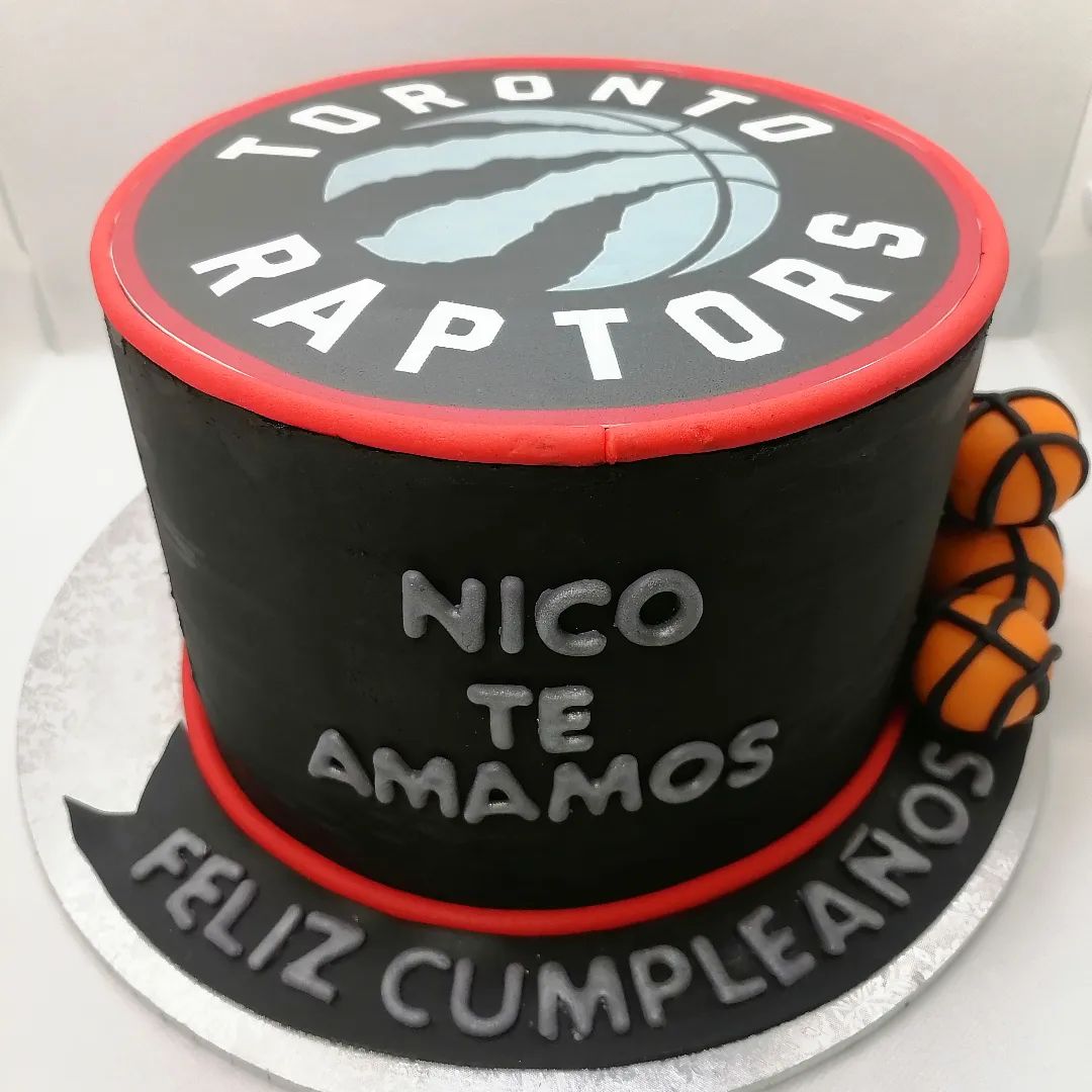 Decorate.cl - 🔴Torta con el logo de los Toronto Raptors en... | Facebook