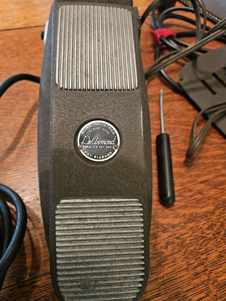 DeArmond Tremolo Control Vintage Guitar Effect Pedal
