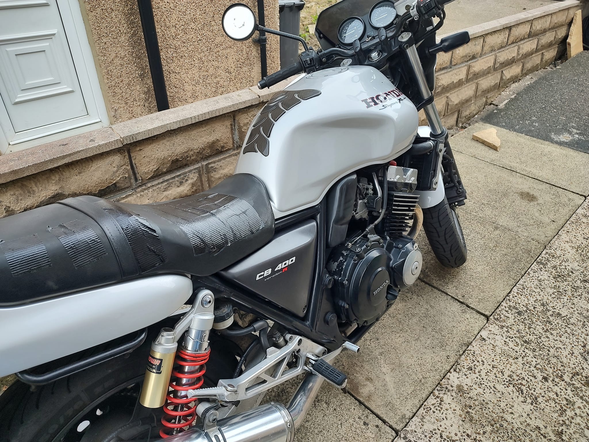 Honda CB400 Super Four with new project blaster screen