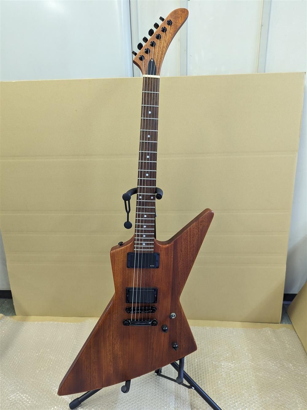 2022 Edwards E-FV-125D guitar review with Seymour Duncan Blackouts