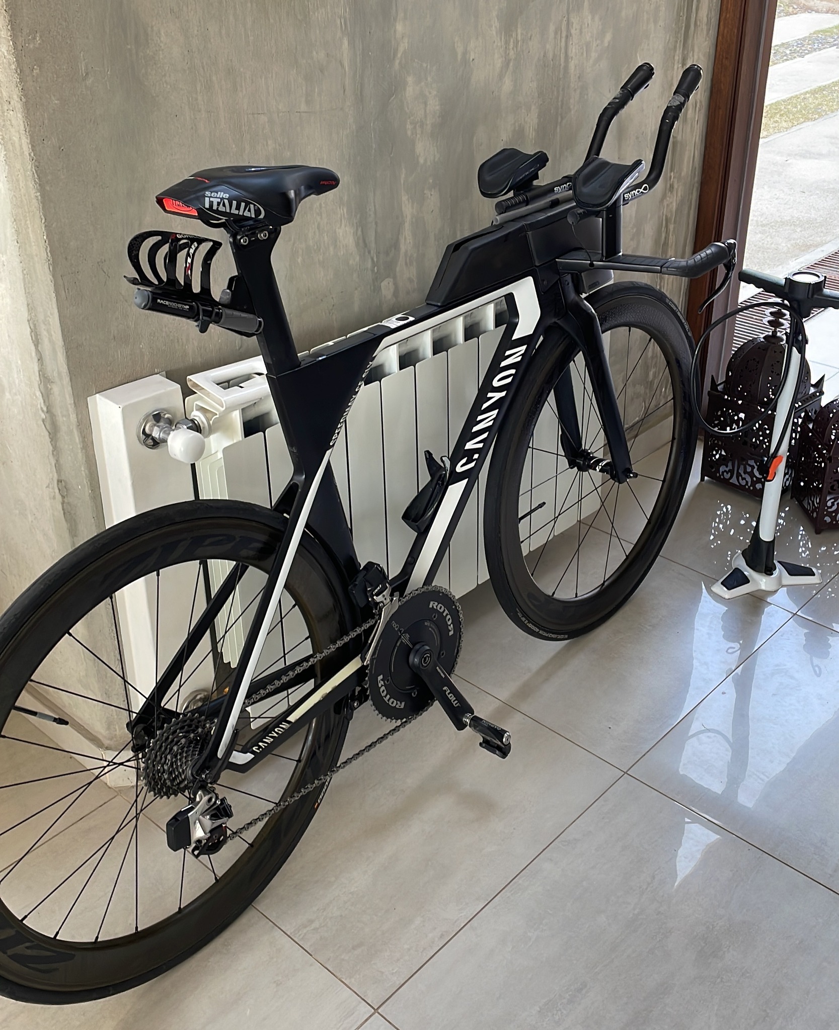 Introducing myself as Canyon CF SLX 9.0 owner. Model 2019. Great 