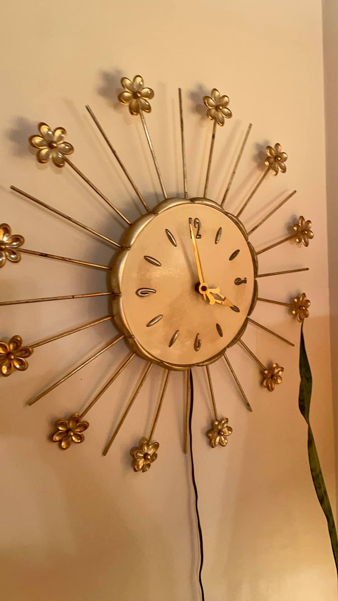 A very special vintage find!! 1960's WORKING Squirt clock!