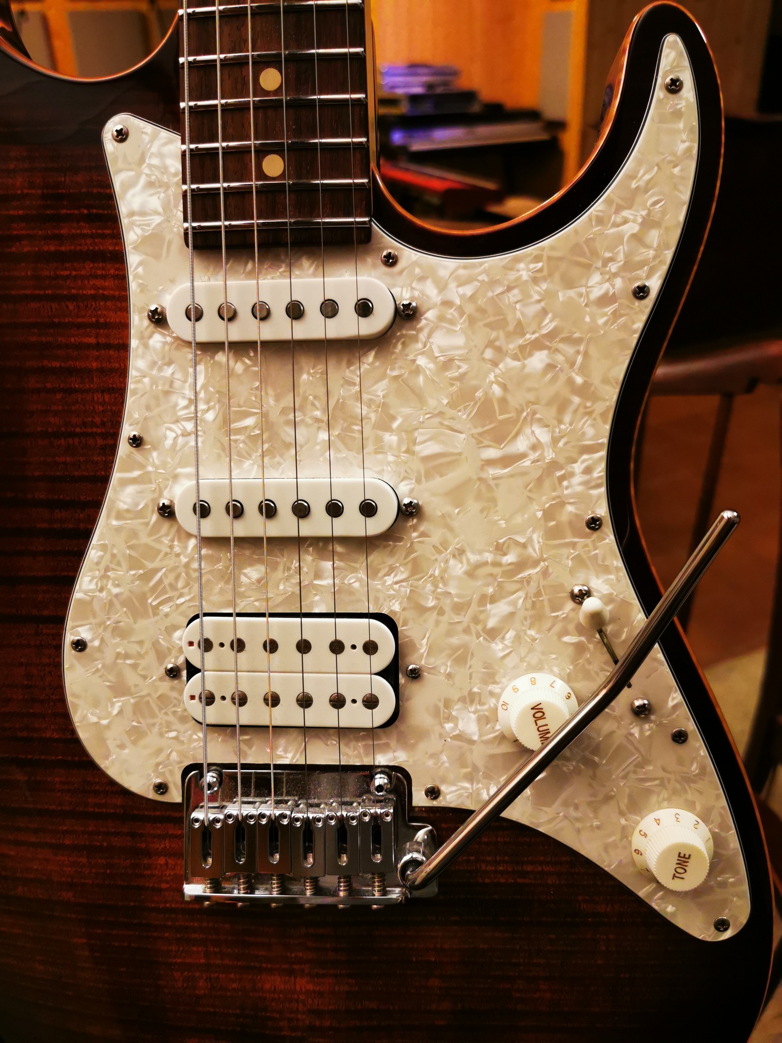 hendrix。suhr pro series What is the Suhr Pro Series Strat with Wilkinson tremolo?