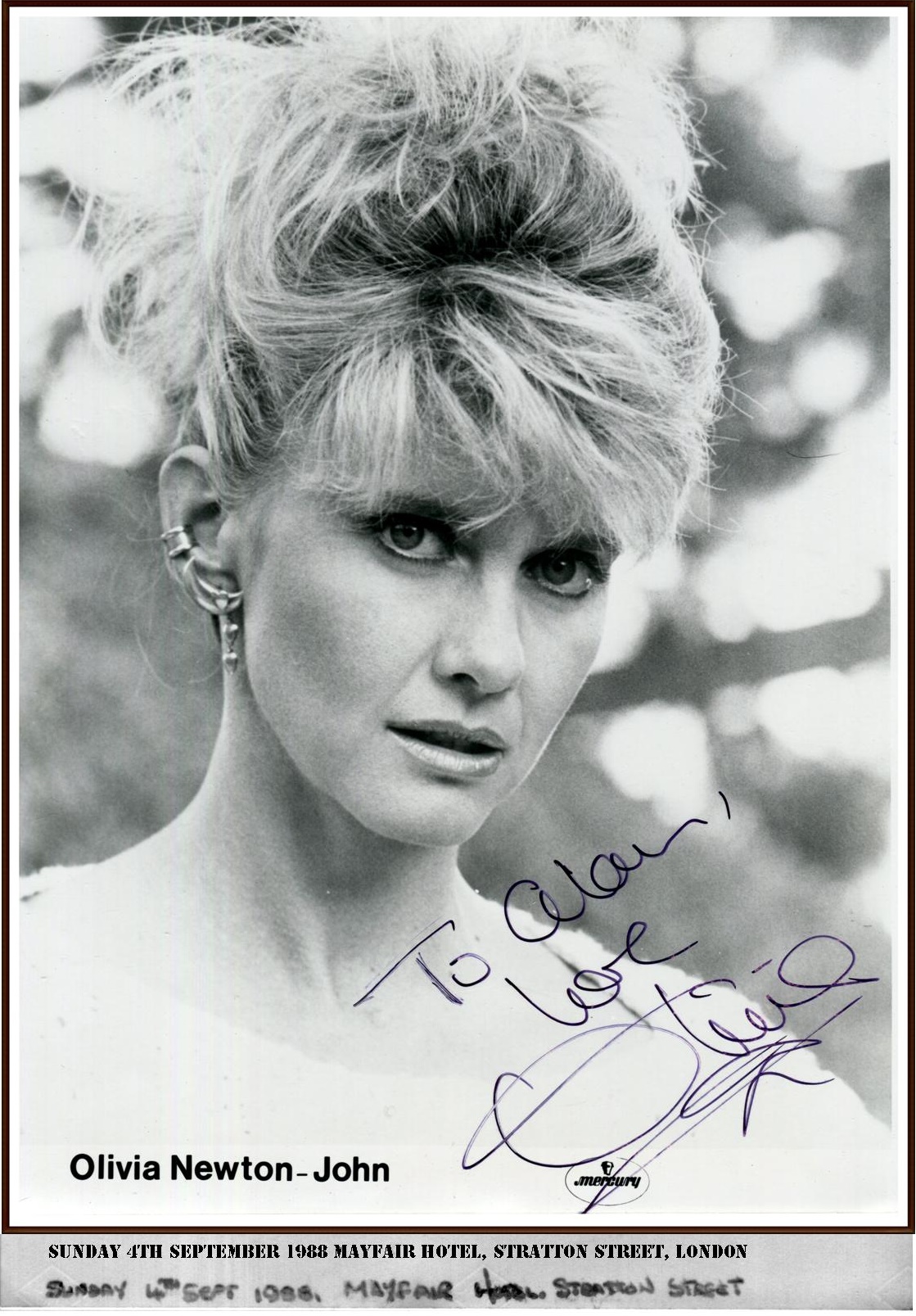 Olivia Newton-John signs fan's physical album