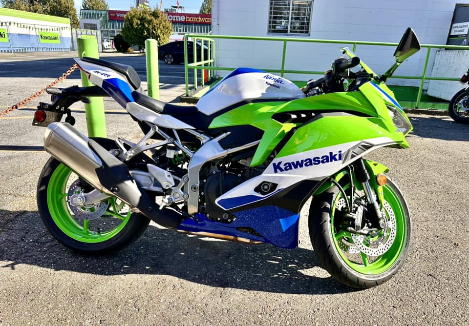 Which Kawasaki bike to choose, KRT or Anniversary edition?