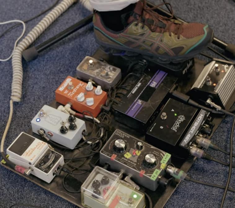 What are the pedals on King Buzzo's board?