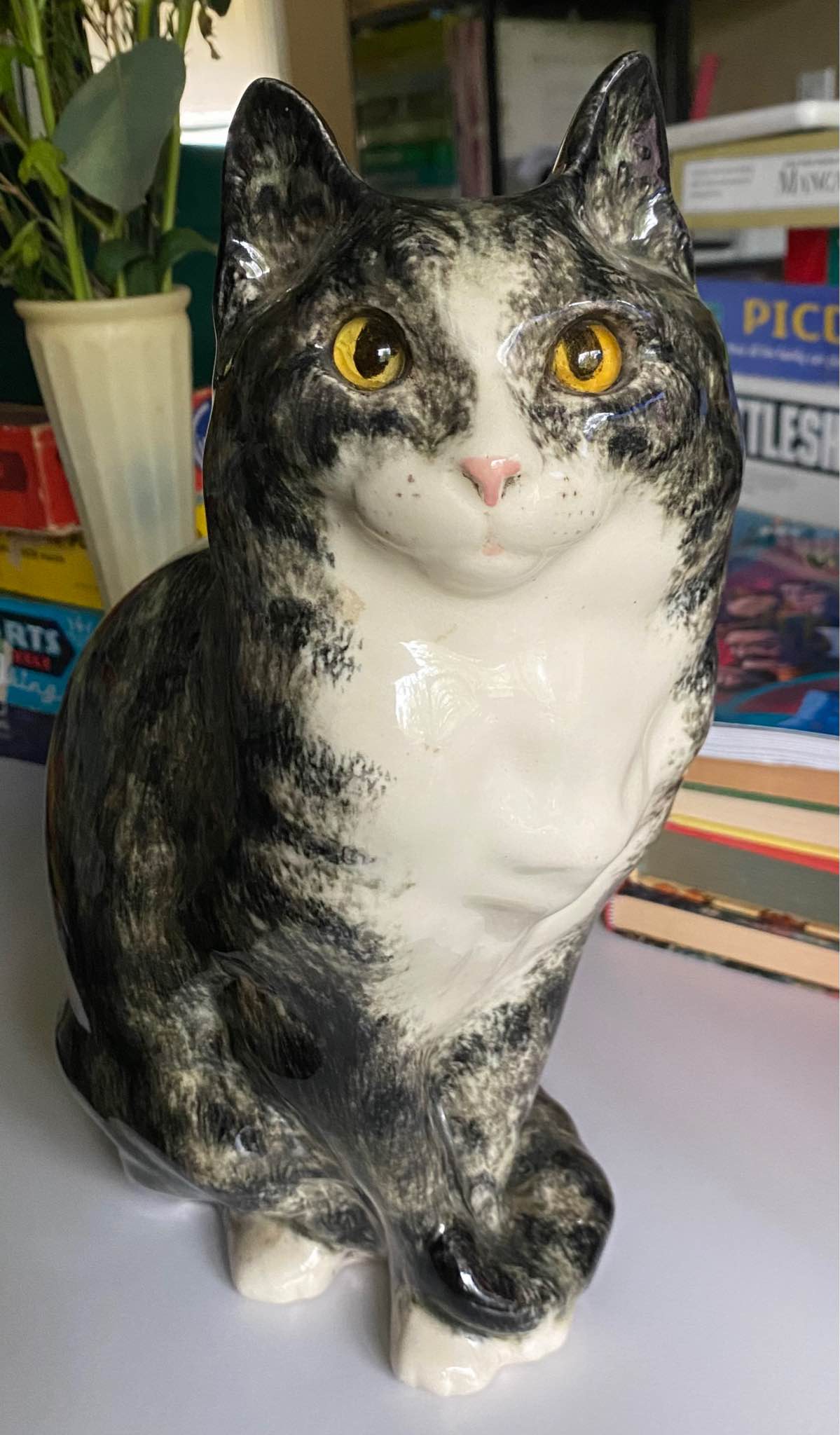 モデルNo.7　ウィンスタンレイキャット サックス5thアベニュー　貫入無し❣️ Ceramic cat with Saks Fifth Ave sticker