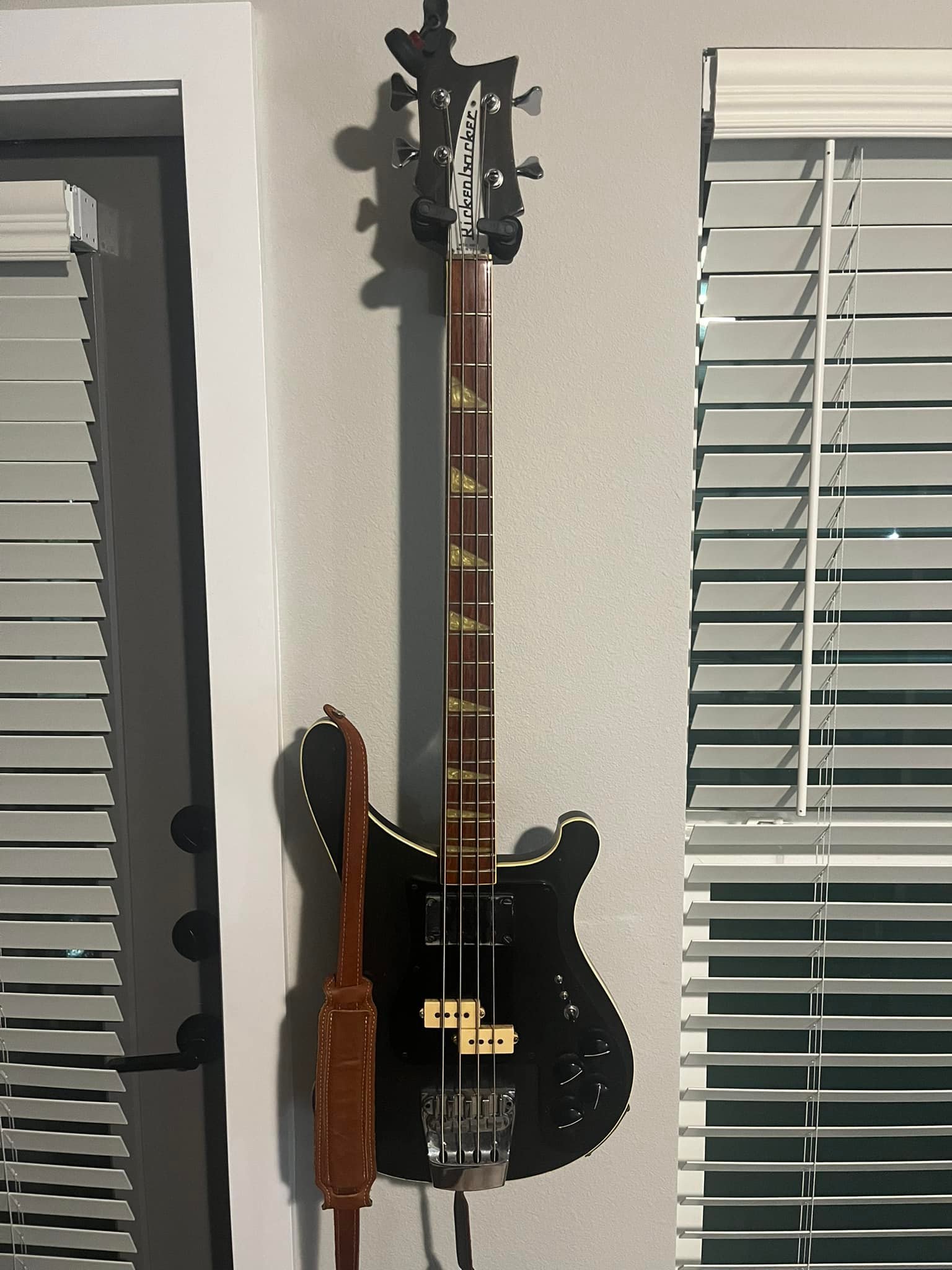 Rickenbacker 4001 Jetglo with modified pickups