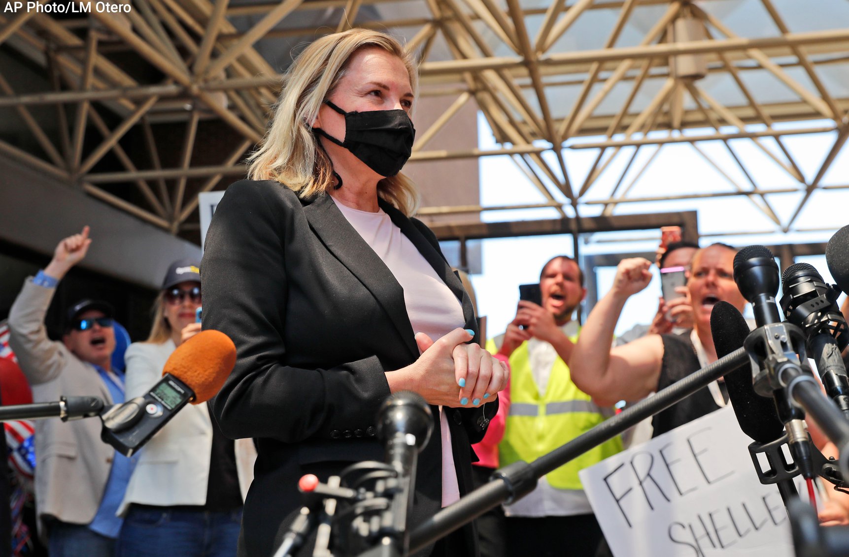 Fox News - Texas salon owner Shelley Luther was released... | Facebook