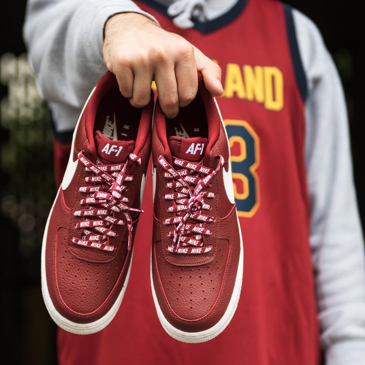 Nike and Sidetalk NYC released the Air Force 1 “NYC” on Mother