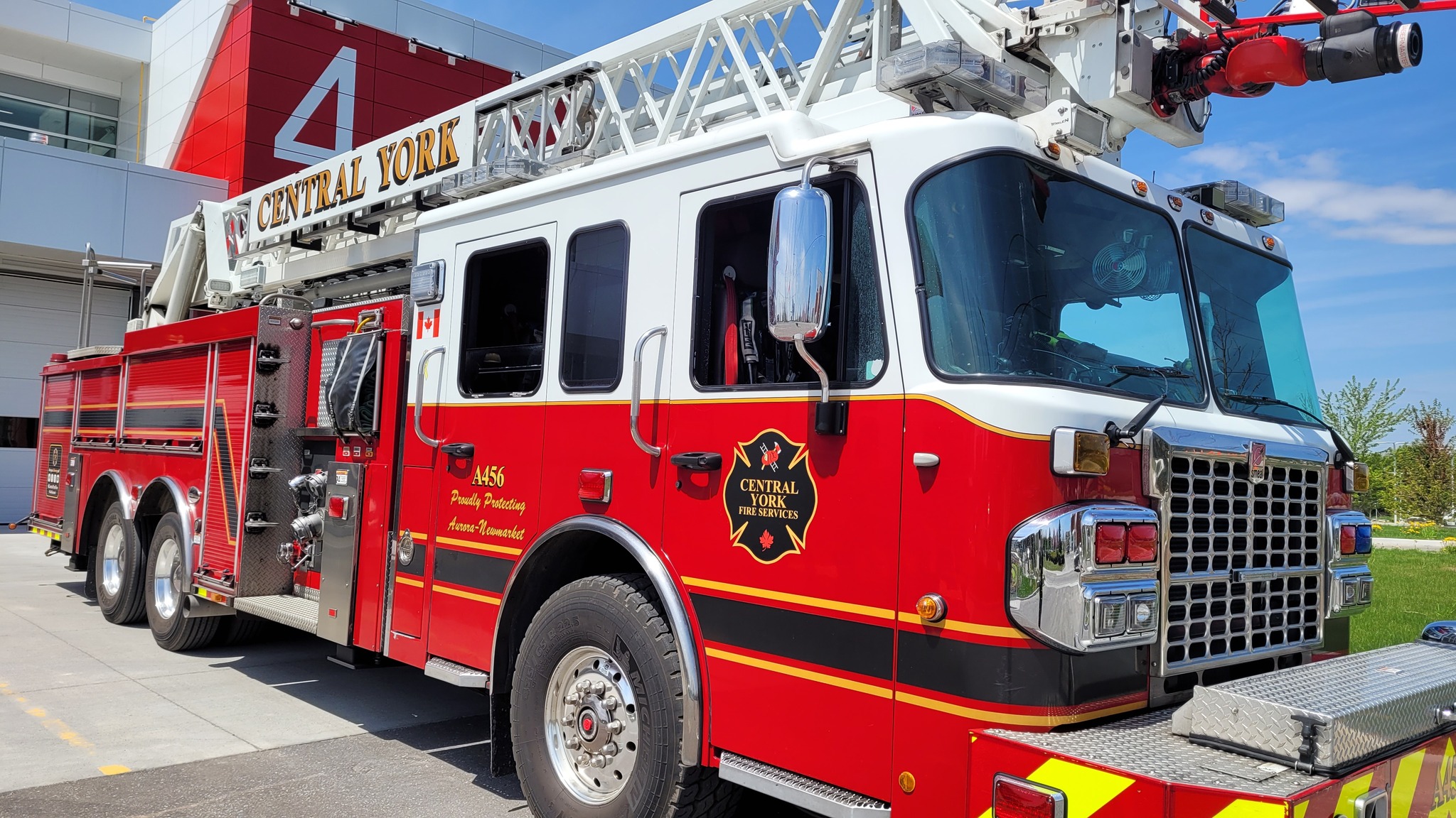 Canadian Fire and EMS | Calgary, Alberta - 6 Ladder (L0511) - 2011 ...