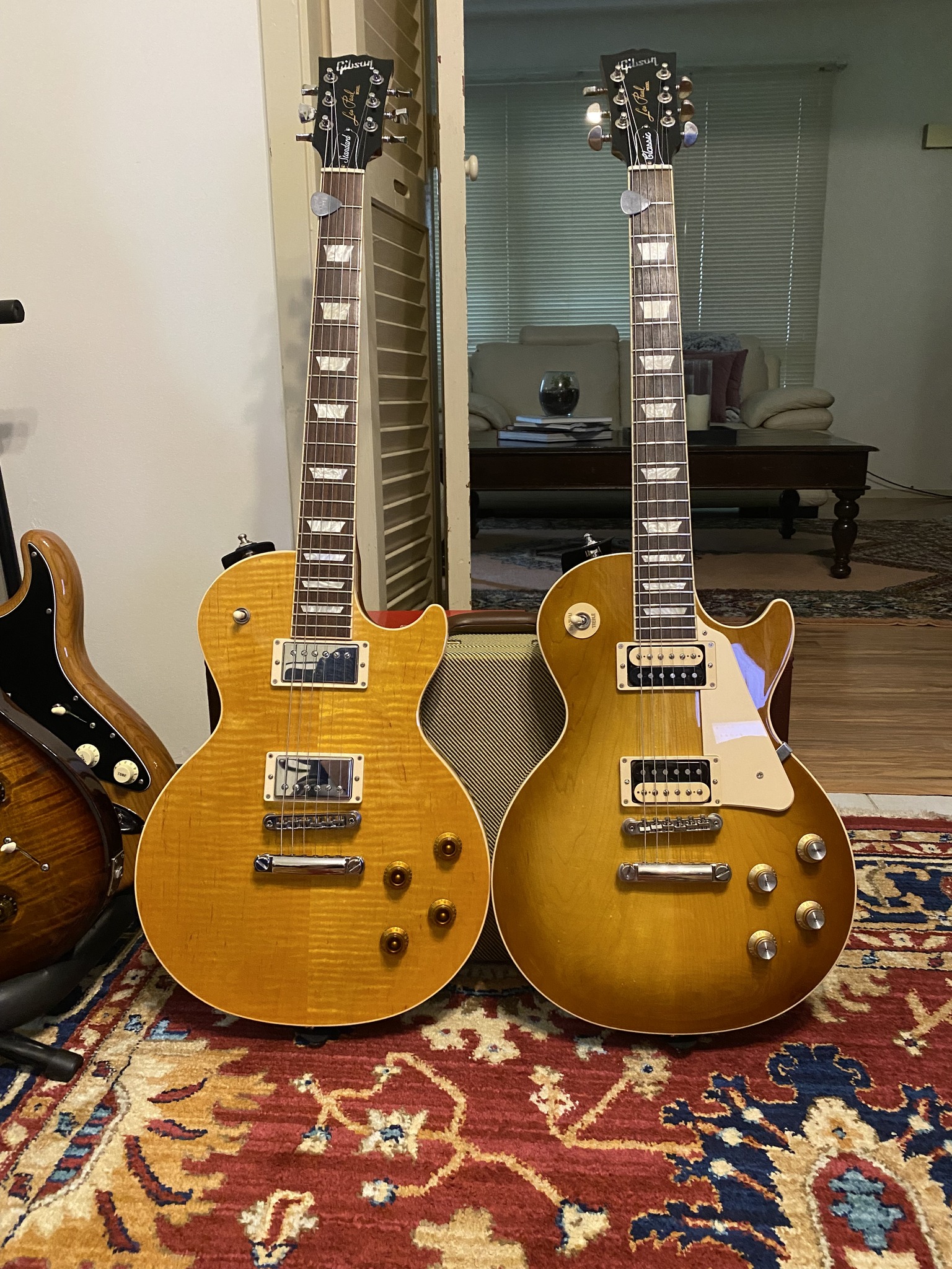 Gibson Les Paul Classic vs Standard comparison