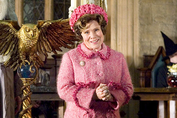 harry potter pink dress lady Dolores Umbridge in the new series 😱🩷 Short Gown