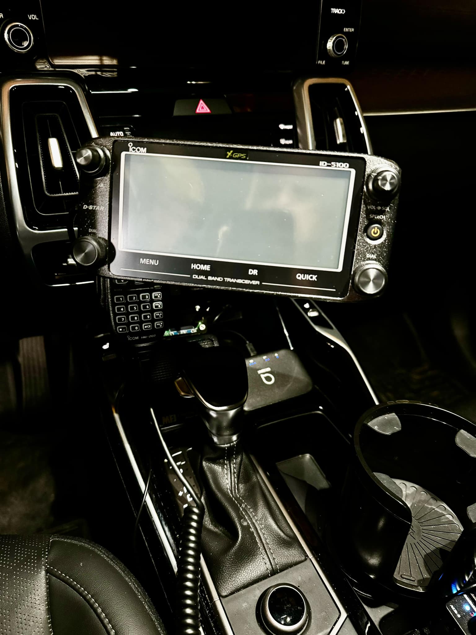 Icom 5100 review: great D-Star capable rig with superior magnet mount