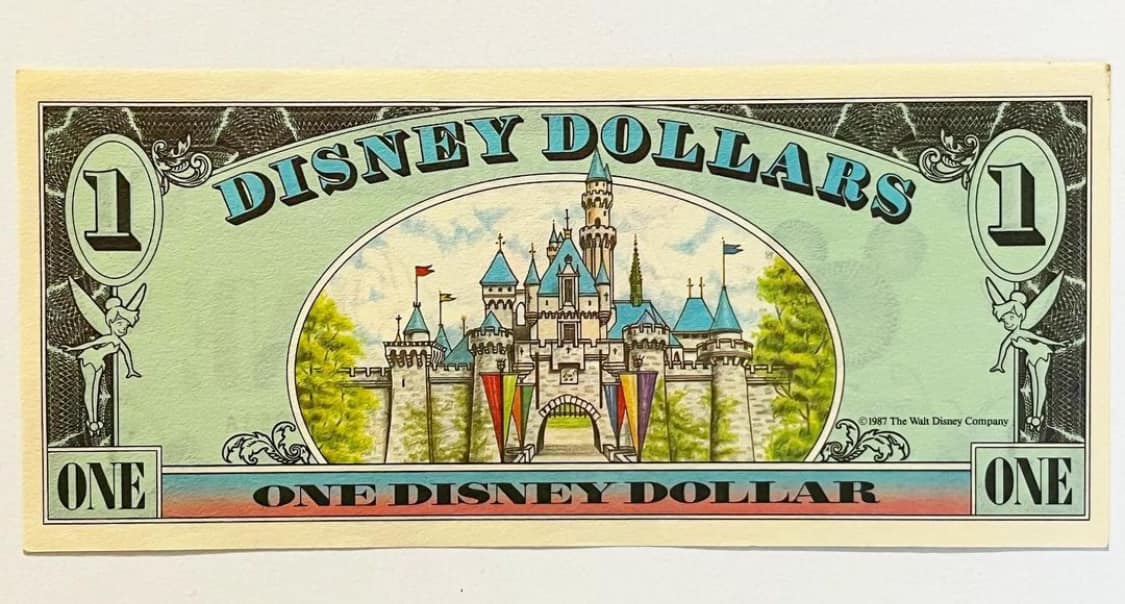 ❓Do you remember 𝐃𝐢𝐬𝐧𝐞𝐲 𝐃𝐨𝐥𝐥𝐚𝐫𝐬? 💵 Did you use them