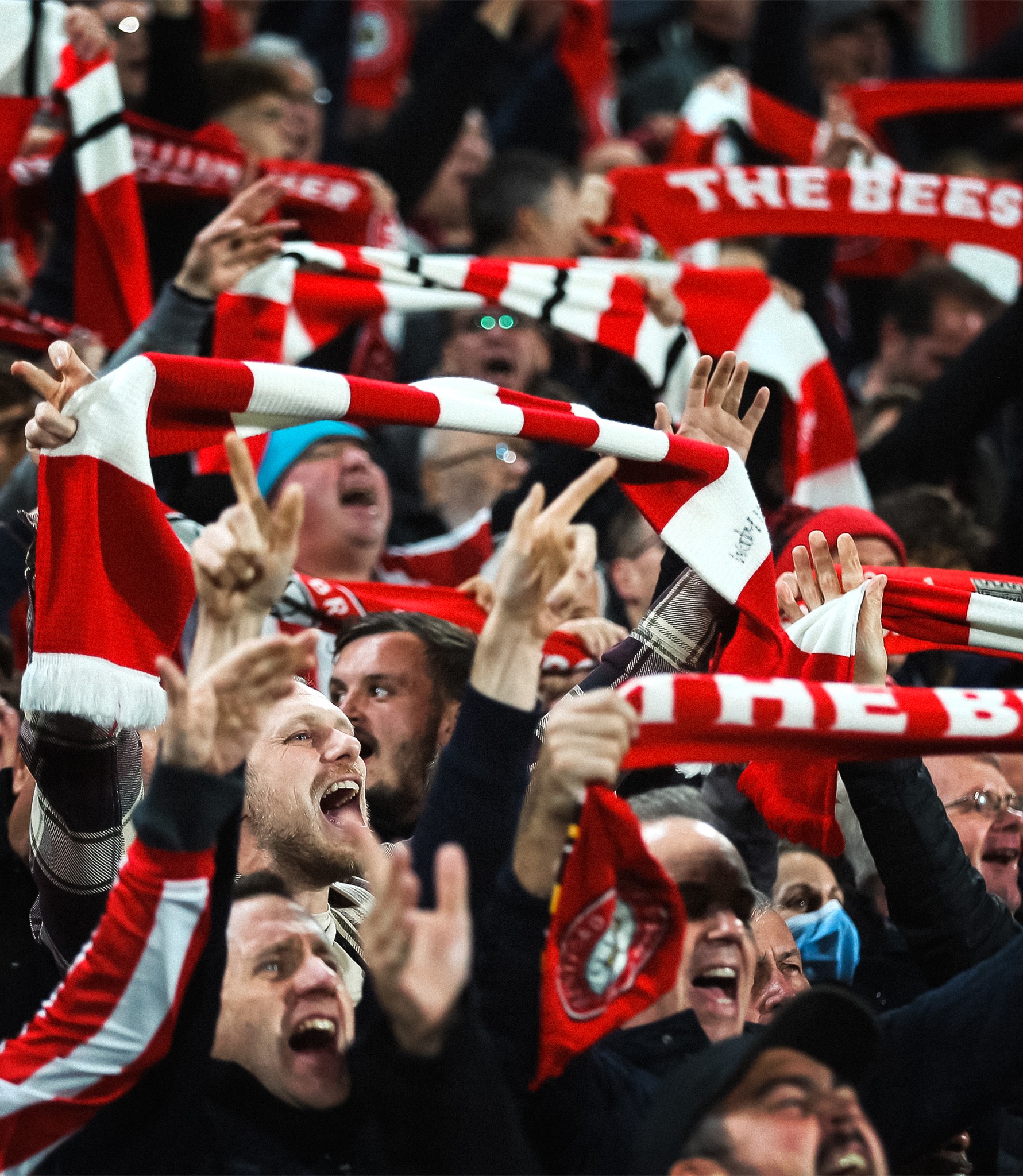 Brentford FC - 🔴⚪ A wall of red and white 🔴⚪ 3,000 free...