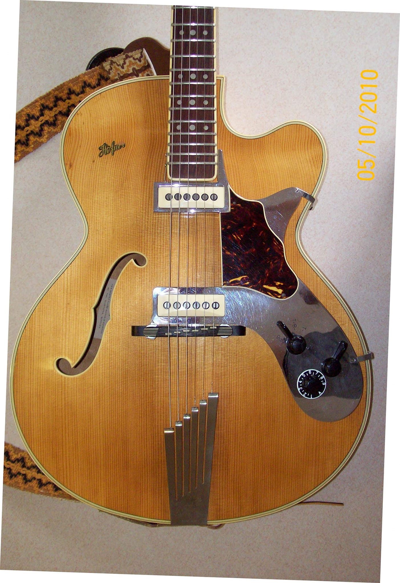 Taking my 1960 Hofner President thinline to the Chelsea Arts Club