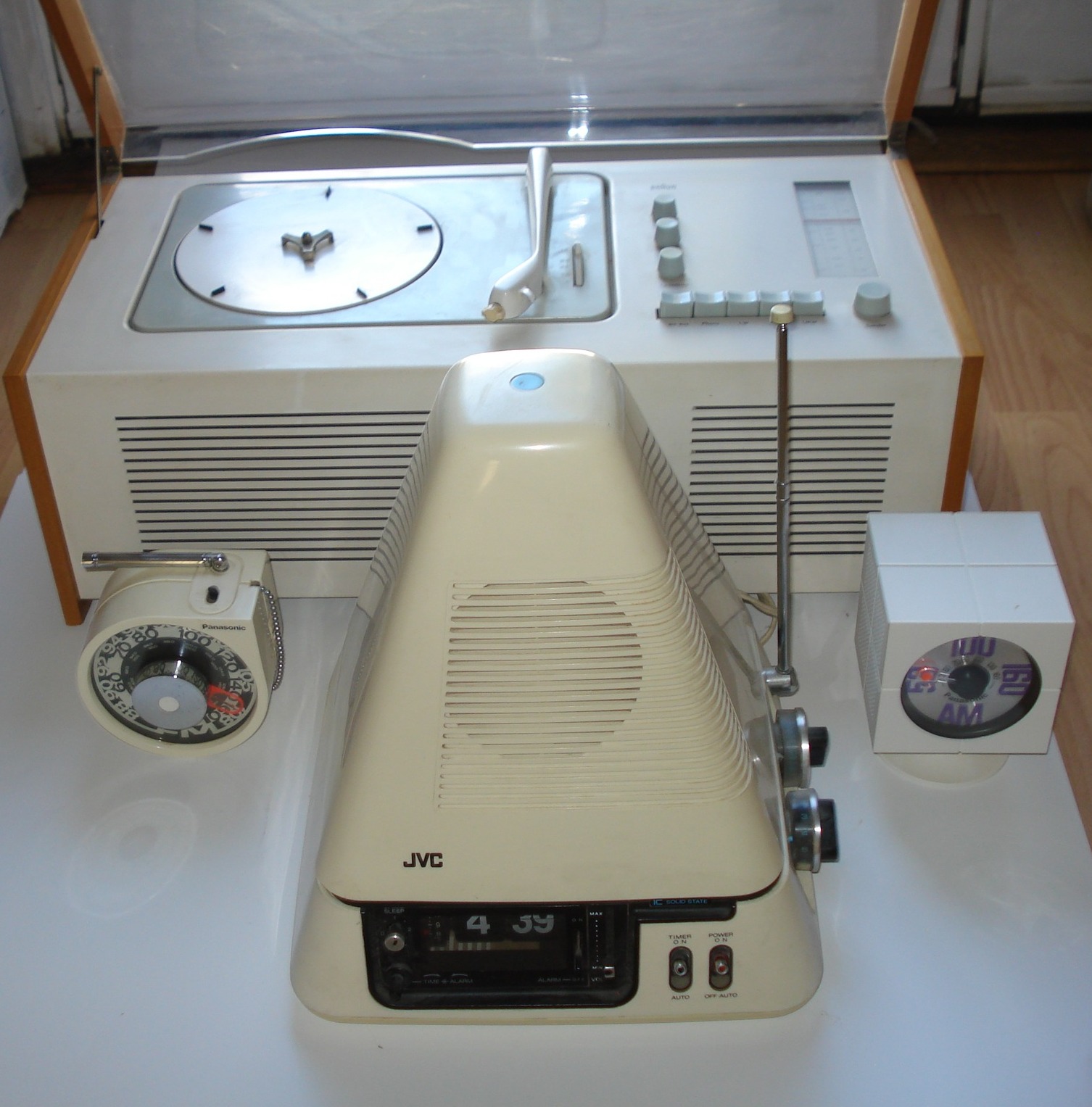JVC Pyramid television (1972) Plays AM/FM radio when folded into a