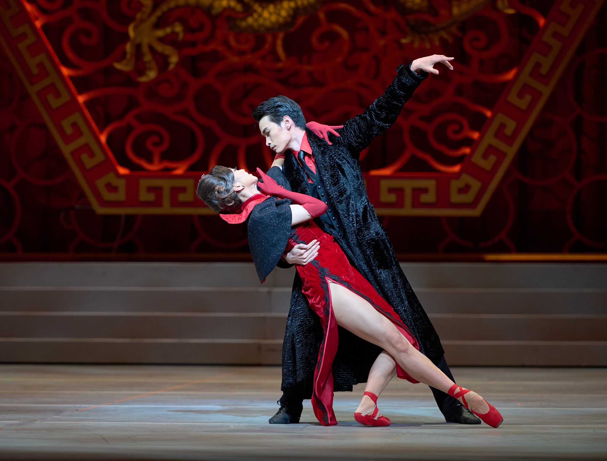 Hong Kong Ballet - Dancers (from left): Fei Fei Ye, Li Lin ...
