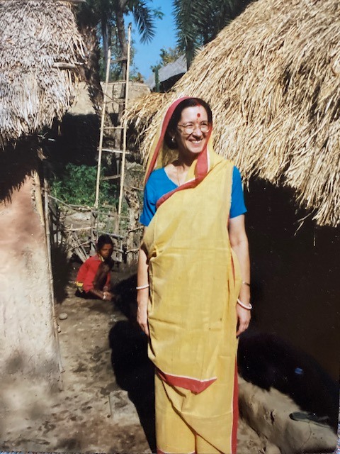 bengali ladies dress Traditional Sari Style in West Bengal, India bengal traditional dress